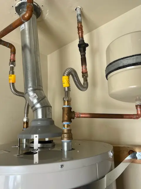 Water heater installation and plumbing repair in La Casa Rica